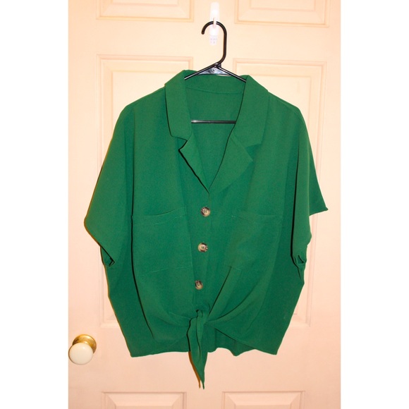 SHEIN Tops - Emerald Green Button Down Blouse